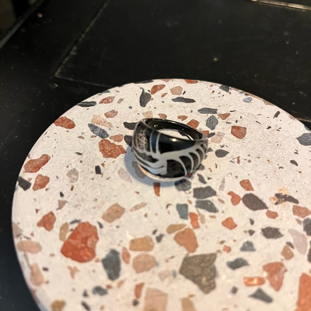 Ring - Picture 3 of 3